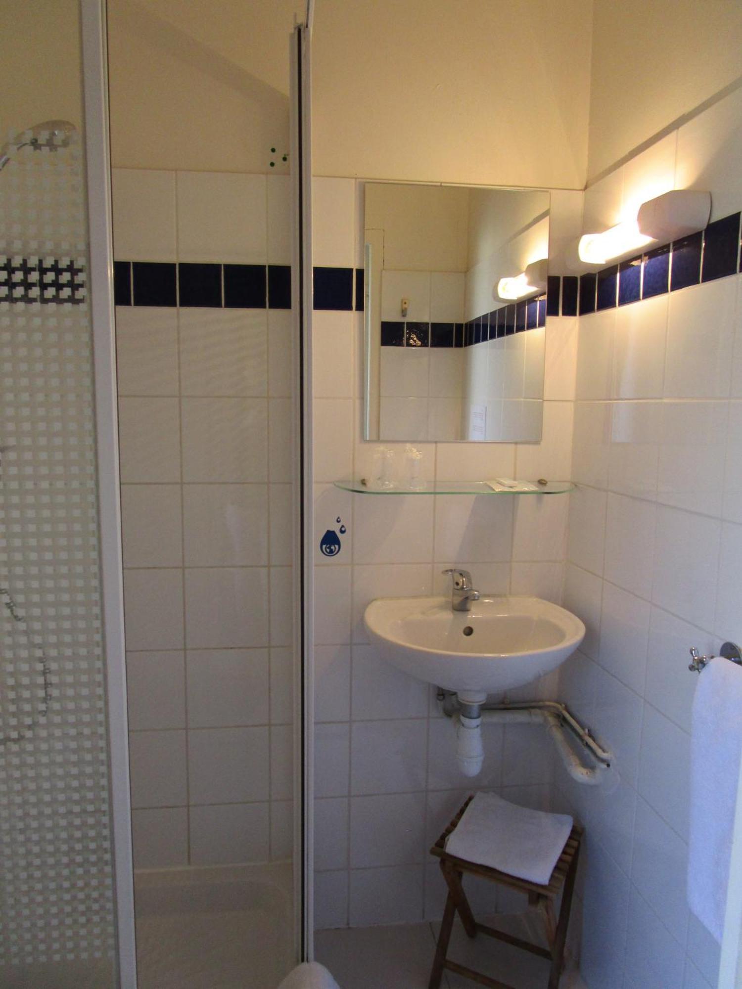 Hotel Des Poetes Avec Parking Sur Reservation Beziers Bagian luar foto