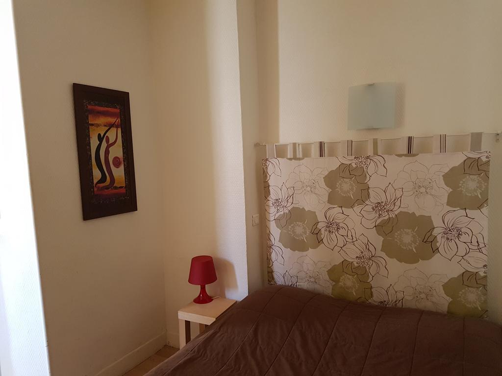 Hotel Des Poetes Avec Parking Sur Reservation Beziers Bagian luar foto