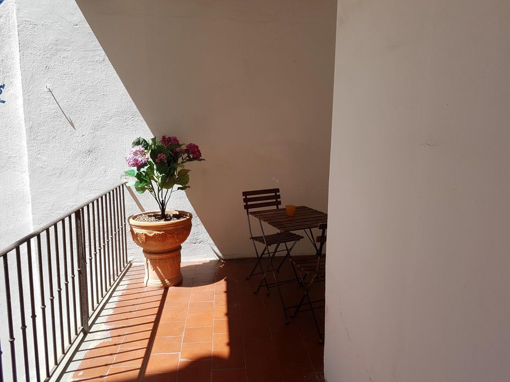 Hotel Des Poetes Avec Parking Sur Reservation Beziers Bagian luar foto